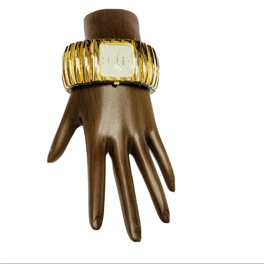 Gold Vintage Le Baron Watch Mother Of Pearl Chunky Goldtone Stretch band